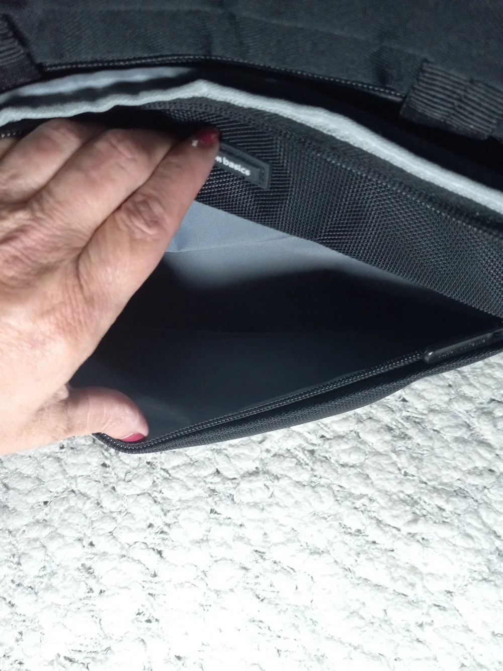 Amazon Basic Black Laptop 15 Inch Shoulder Bag with Adjustable Strap